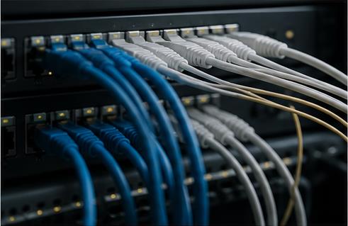 Tæt udsnit af netværkskabler